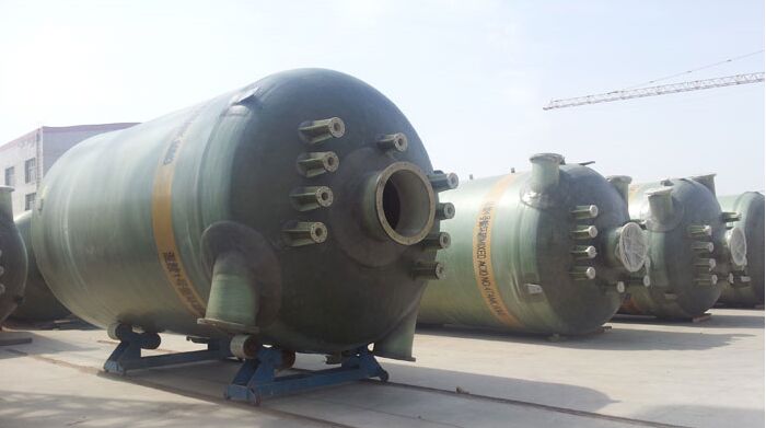 玻璃鋼臥式儲(chǔ)罐施工現(xiàn)場(chǎng)